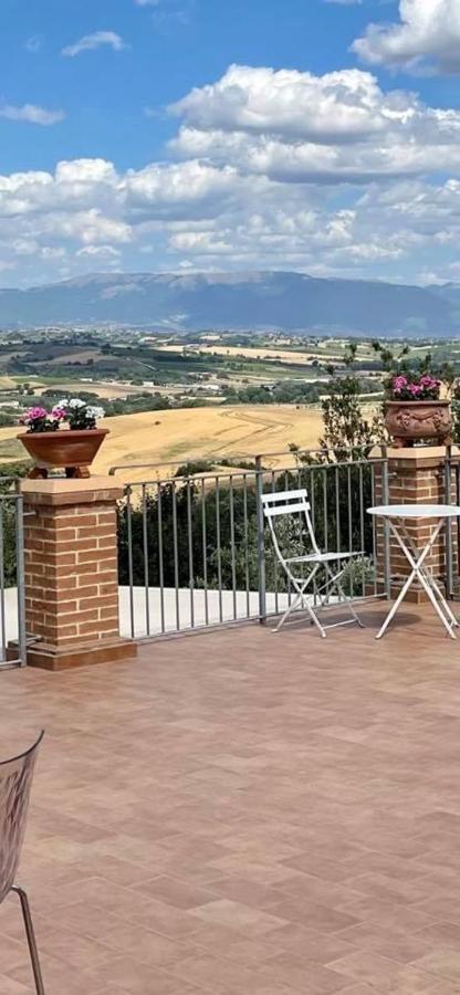 La Posta Di Bacco Bed & Breakfast Gualdo Cattaneo Exterior photo